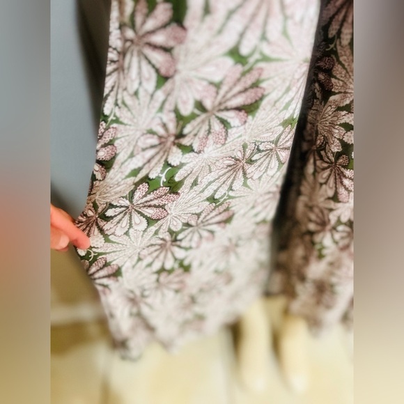 Anthropologie Jessie Cream & Green
Floral Cropped Wide Leg Jumpsuit size XS - Picture 14 of 16